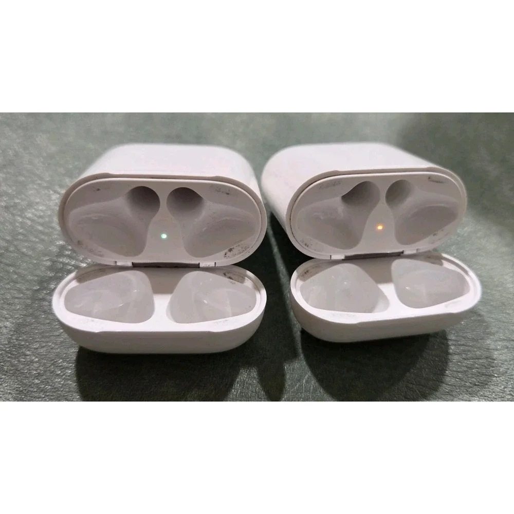 OEM Apple AirPods Charging Case FIRST Generation used CASE ONLY USED Lot Of 2 - Picture 4 of 5